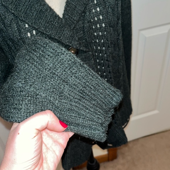 St. John’s Bay Grey Knit Cardigan - Picture 4 of 9